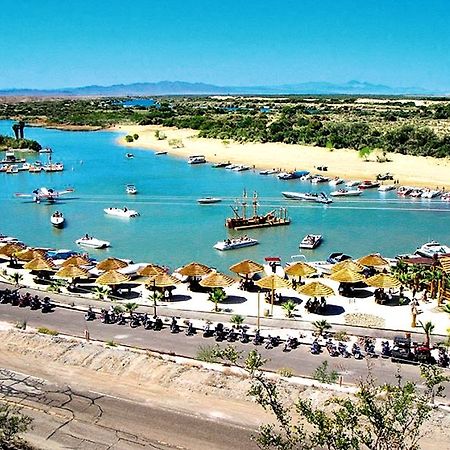 Pirate Cove Resort & Marina Нийдълс Екстериор снимка