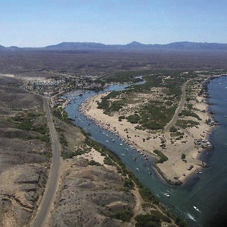 Pirate Cove Resort & Marina Нийдълс Екстериор снимка