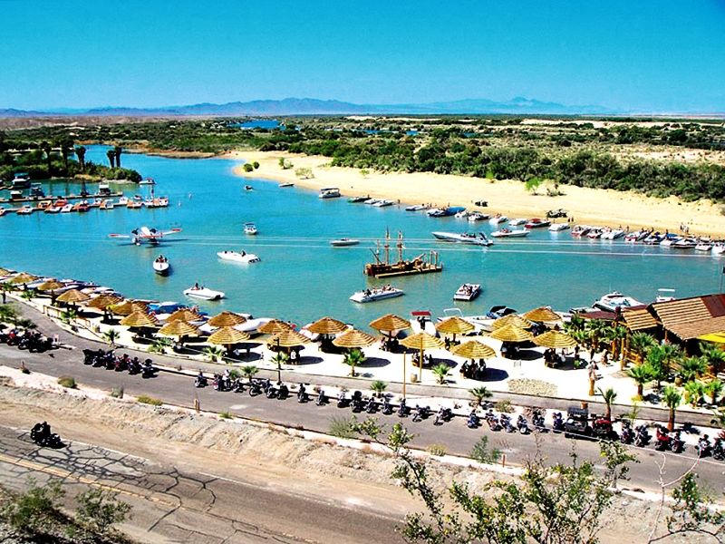 Pirate Cove Resort & Marina Нийдълс Екстериор снимка