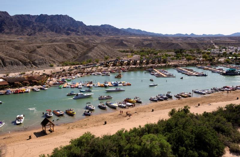 Pirate Cove Resort & Marina Нийдълс Екстериор снимка