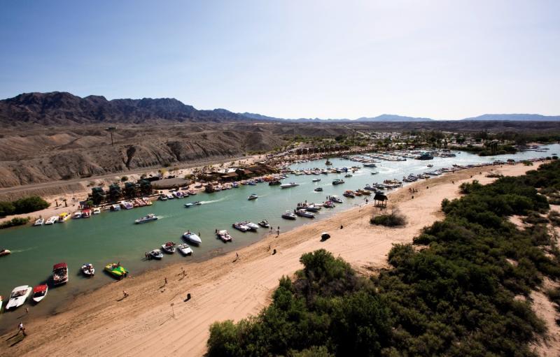 Pirate Cove Resort & Marina Нийдълс Екстериор снимка